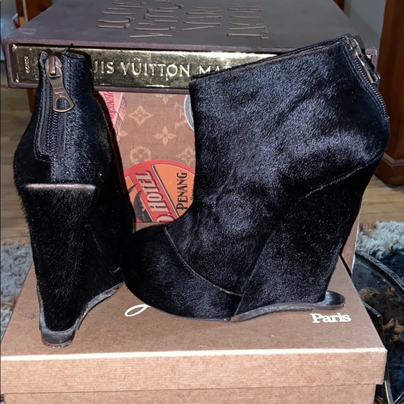 BCBG calfhair wedge . No box - Picture 3 of 3